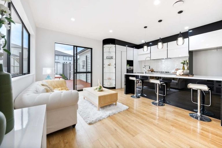 Photo of property in 413 Ormiston Road, Flat Bush, Auckland, 2019