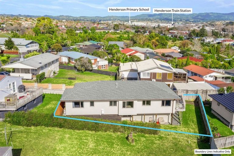 Photo of property in 27a Kirrie Avenue, Te Atatu South, Auckland, 0610