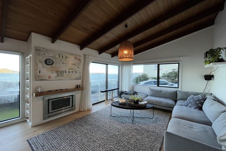 Photo of property in 16 Moana Road, Plimmerton, Porirua, 5026