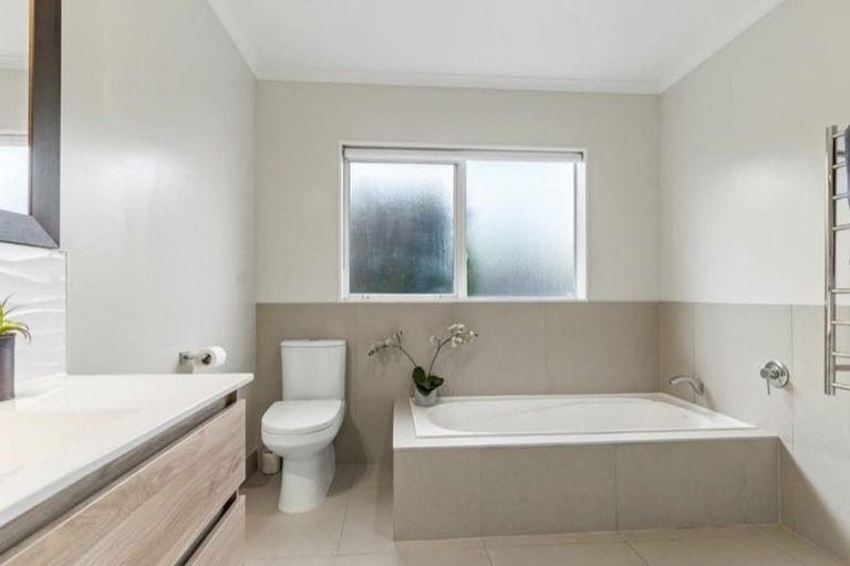 Photo of property in 2/19 Emyvalie Place, Dannemora, Auckland, 2016