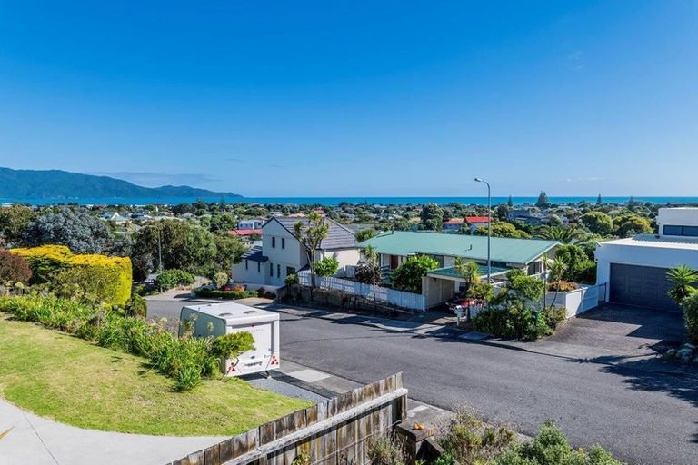 Photo of property in 22 Sunset Terrace, Waikanae Beach, Waikanae, 5036