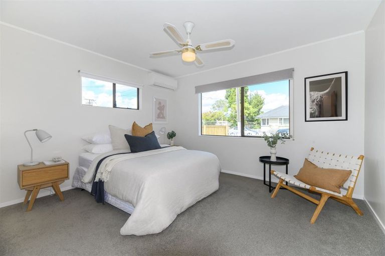 Photo of property in 2/18 Gloria Avenue, Te Atatu Peninsula, Auckland, 0610