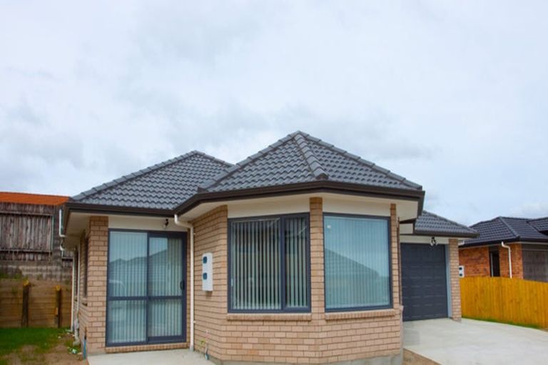 Photo of property in 33 Edgewood Way, Henderson, Auckland, 0612