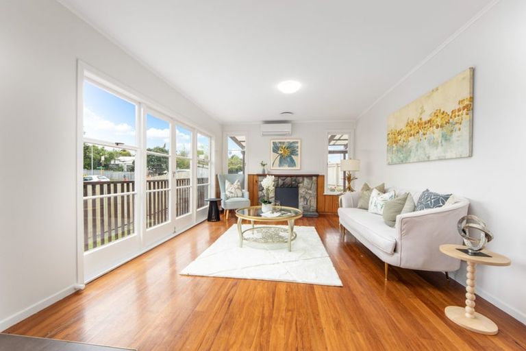 Photo of property in 114 Edmonton Road, Henderson, Auckland, 0612