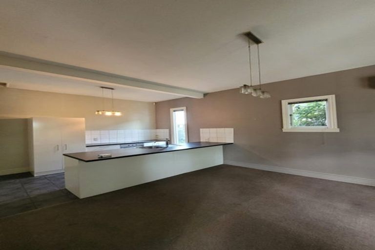 Photo of property in 4/6 Defoe Place, Waltham, Christchurch, 8023