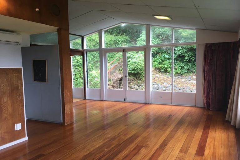 Photo of property in 1 Highbury Crescent, Highbury, Wellington, 6012