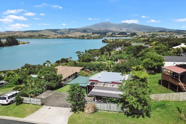 Photo of property in 15 Point Street, Raglan, 3225