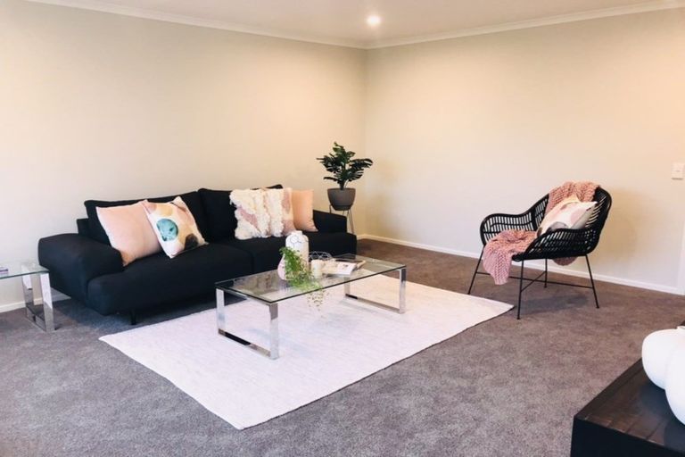 Photo of property in 115 Johnstone Drive, Fitzherbert, Palmerston North, 4410