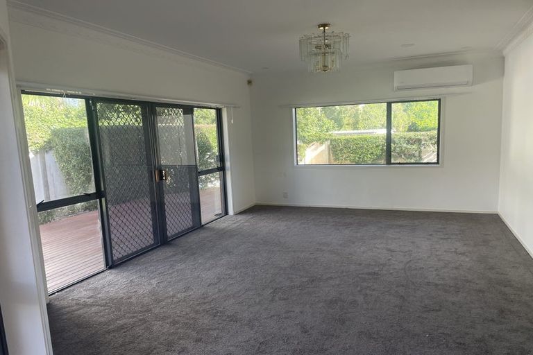 Photo of property in 23 Gillard Place, Eastern Beach, Auckland, 2012