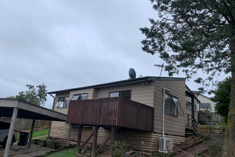 Photo of property in 8 Kayle Glen, West Harbour, Auckland, 0618