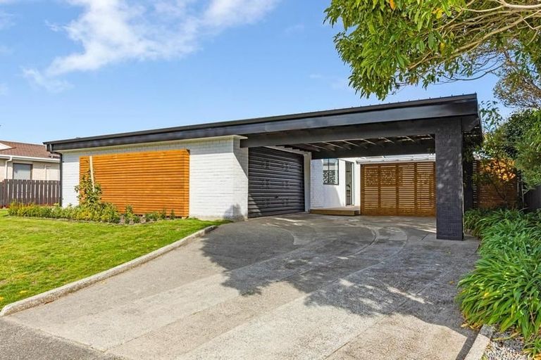 Photo of property in 31 Rewarewa Crescent, Waikanae, 5036