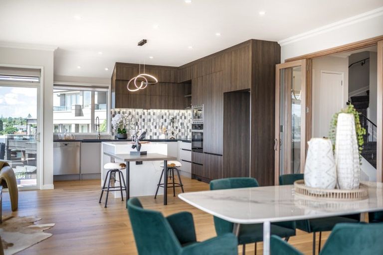 Photo of property in 72 Compass Way, Half Moon Bay, Auckland, 2012