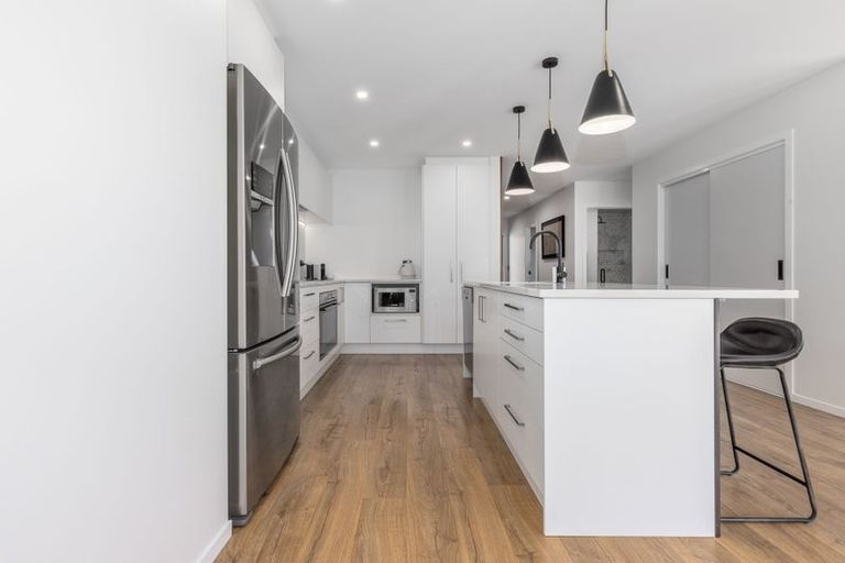 Photo of property in 10 Karearea Avenue, Waikanae, 5036