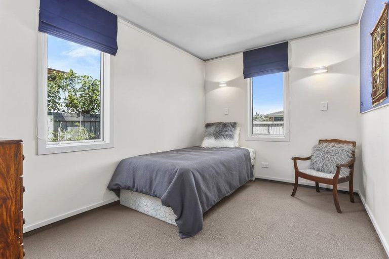 Photo of property in 10 Knightsbridge Drive, Forrest Hill, Auckland, 0620