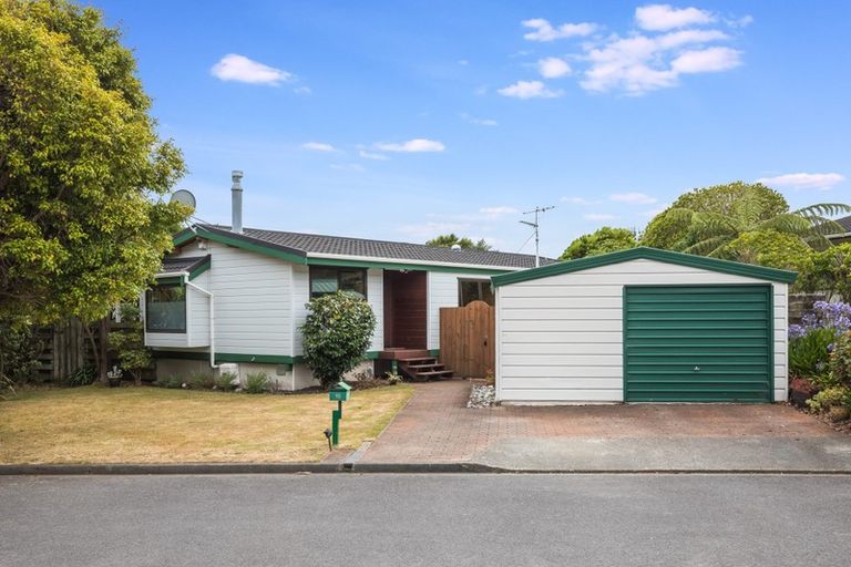 Photo of property in 15 James Cook Drive, Whitby, Porirua, 5024