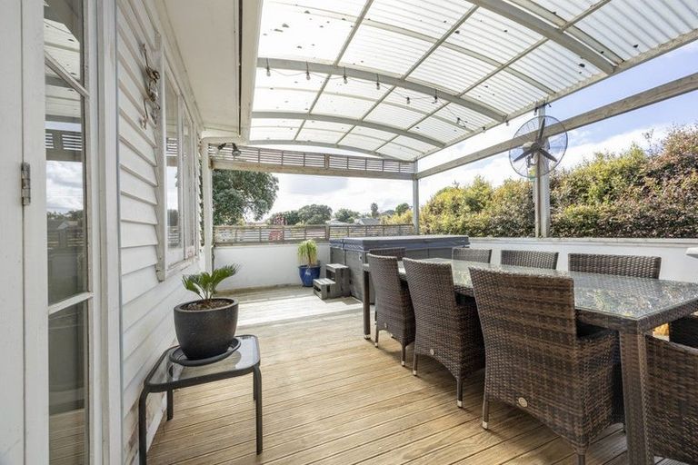 Photo of property in 32 Ribblesdale Road, Henderson, Auckland, 0612