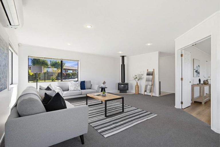 Photo of property in 23 Brookesmith Drive, Waiuku, 2123