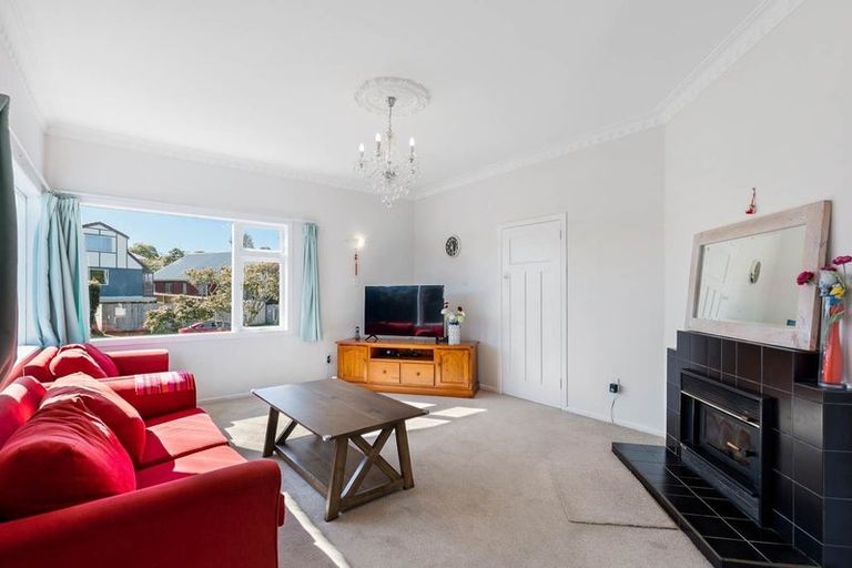 Photo of property in 11 Craigbank Avenue, New Lynn, Auckland, 0600