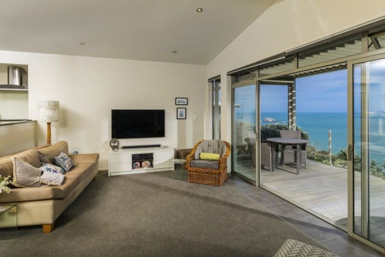 Photo of property in 42 Waitea Road, Muriwai, Waimauku, 0881