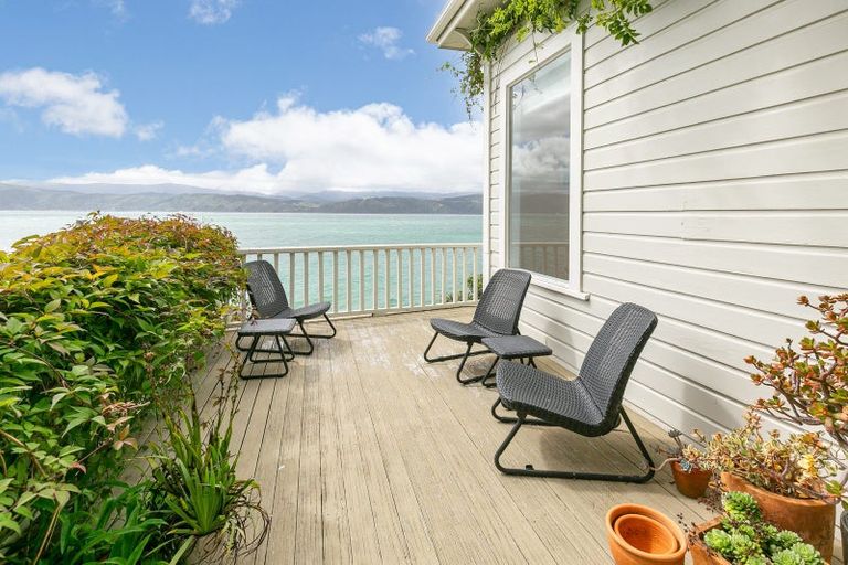 Photo of property in 427 Karaka Bay Road, Karaka Bays, Wellington, 6022