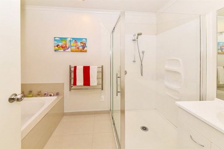 Photo of property in 88 Popokatea Drive, Takanini, 2112