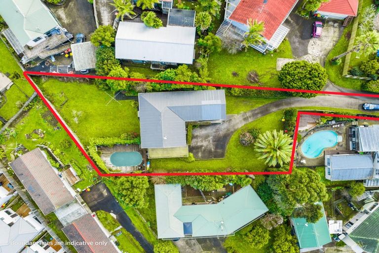 Photo of property in 33 Chatsworth Crescent, Pakuranga Heights, Auckland, 2010