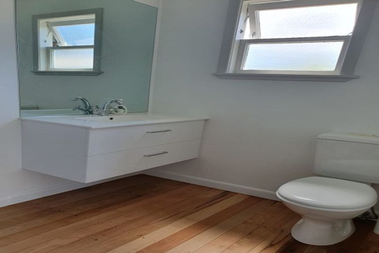 Photo of property in 13 Kawakawa Bay Coast Road, Kawakawa Bay, Papakura, 2585