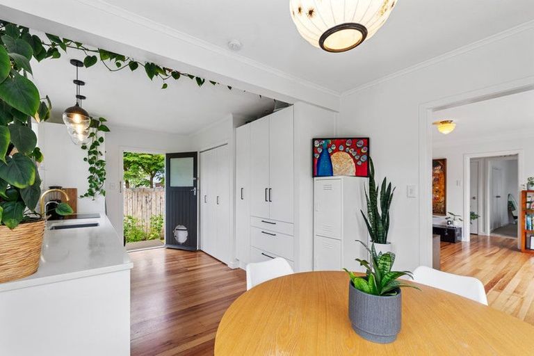 Photo of property in 86 Taikata Road, Te Atatu Peninsula, Auckland, 0610