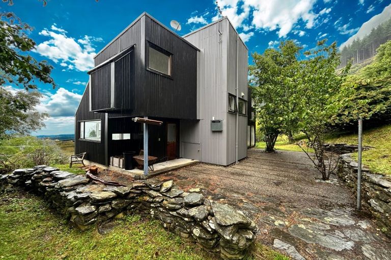Photo of property in 39 Arawata Terrace, Fernhill, Queenstown, 9300