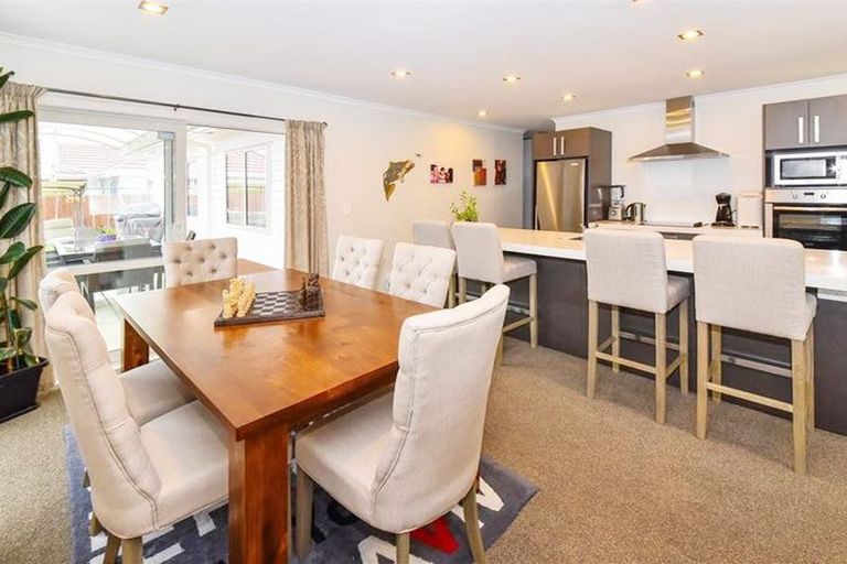 Photo of property in 88 Popokatea Drive, Takanini, 2112