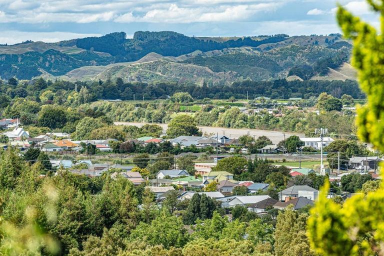 Photo of property in 11 Hillside Terrace, Saint Johns Hill, Whanganui, 4500