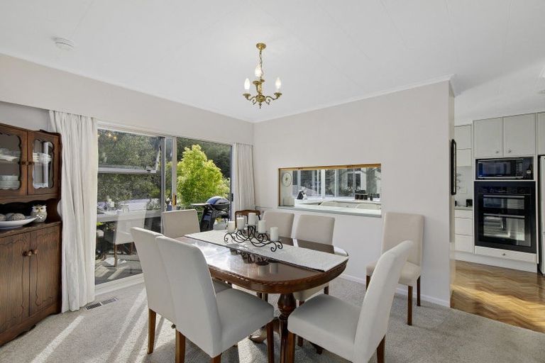 Photo of property in 4 Harewood Grove, Pinehaven, Upper Hutt, 5019