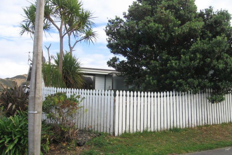 Photo of property in 83 Frobisher Street, Island Bay, Wellington, 6023