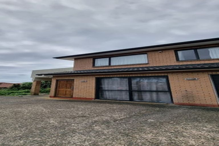 Photo of property in 16 Mangerton Lane, East Tamaki Heights, Auckland, 2016