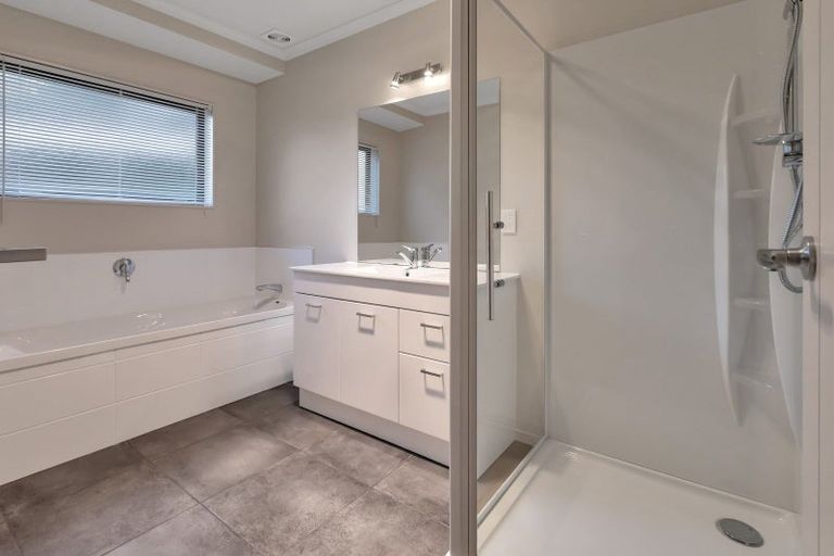 Photo of property in 5 Aarts Place, One Tree Point, 0118