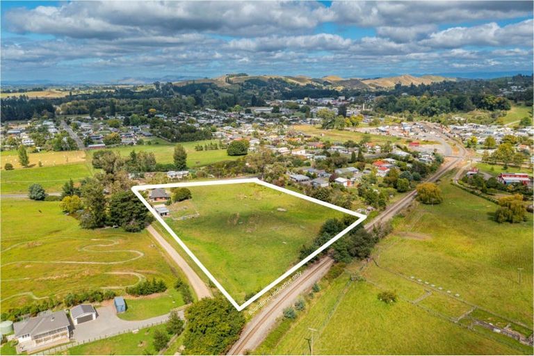 Photo of property in 36 Tamumu Road, Waipawa, 4210