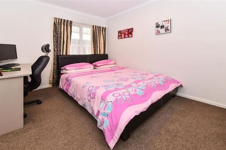 Photo of property in 88 Popokatea Drive, Takanini, 2112