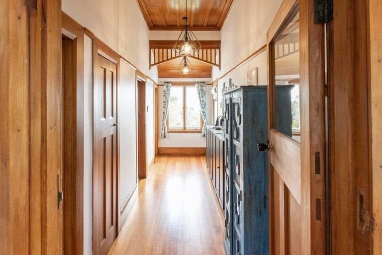 Photo of property in 123 Chaucer Road, Hospital Hill, Napier, 4110