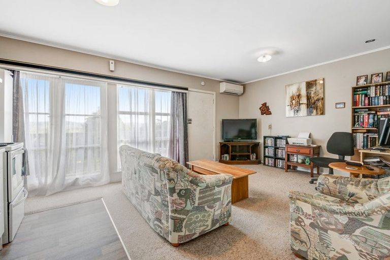 Photo of property in 2 Kaipara Crescent, Helensville, 0800