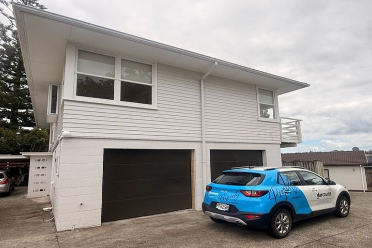 Photo of property in 19 Anne Road, Hillcrest, Auckland, 0627