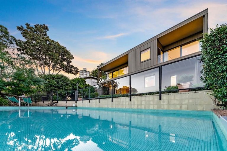 Photo of property in 47 Sylvan Park Avenue, Milford, Auckland, 0620