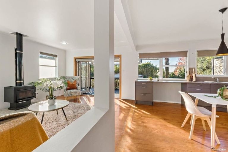 Photo of property in 5 Pendlebury Street, Green Bay, Auckland, 0604