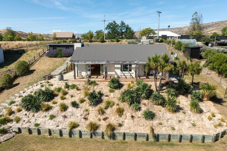 Photo of property in 32 Hall Road, Bannockburn, Cromwell, 9384