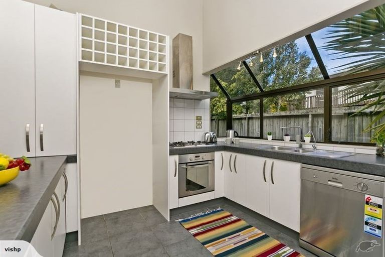 Photo of property in 2/96a Birkdale Road, Birkdale, Auckland, 0626