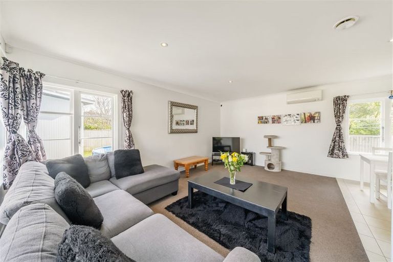 Photo of property in 1 Moeraki Road, Maoribank, Upper Hutt, 5018