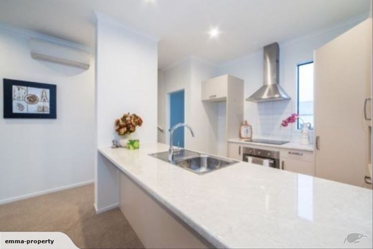 Photo of property in 2 Pheasant Lane, Hobsonville, Auckland, 0616