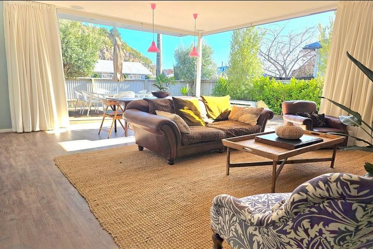 Photo of property in 33 Stoke Street, Sumner, Christchurch, 8081