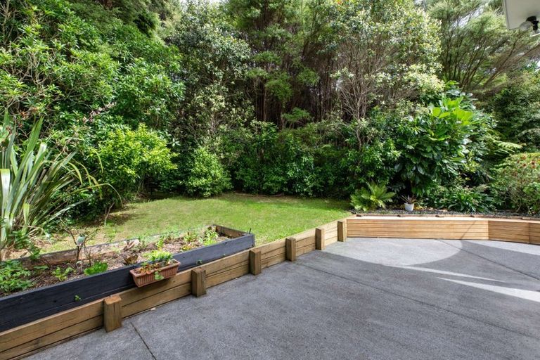 Photo of property in 1020b Scenic Drive North, Swanson, Auckland, 0816