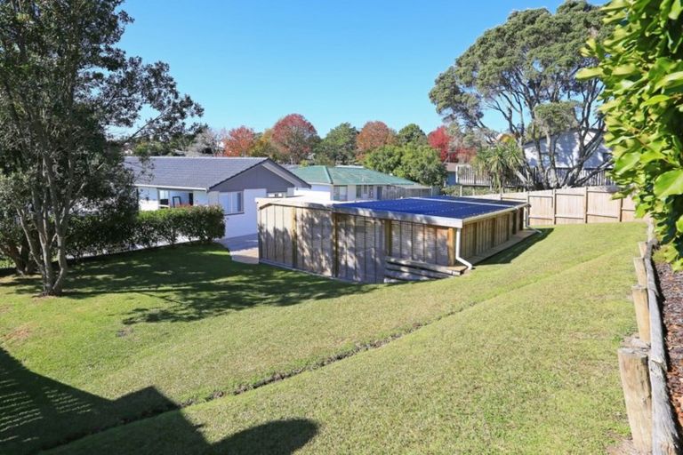 Photo of property in 10 Longreach Drive, Sunnyvale, Auckland, 0612
