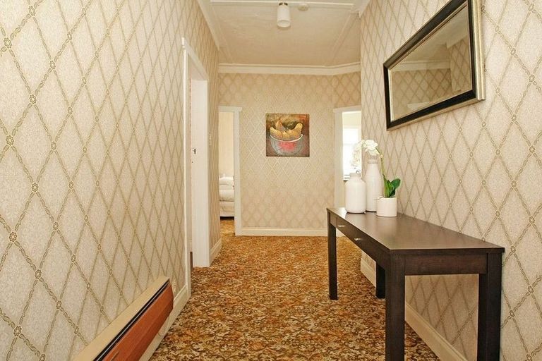 Photo of property in 73 Apu Crescent, Lyall Bay, Wellington, 6022